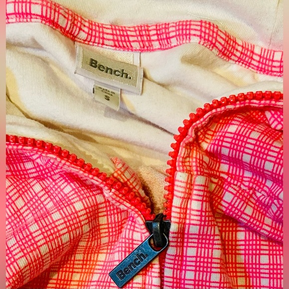 Size Small pink Bench Zip-Up - Picture 3 of 4